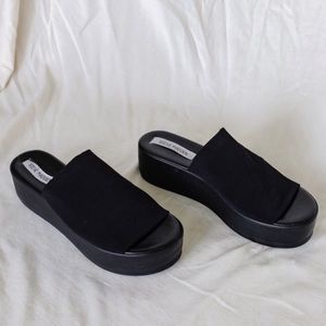Vintage Steve Madden slinky platform slides